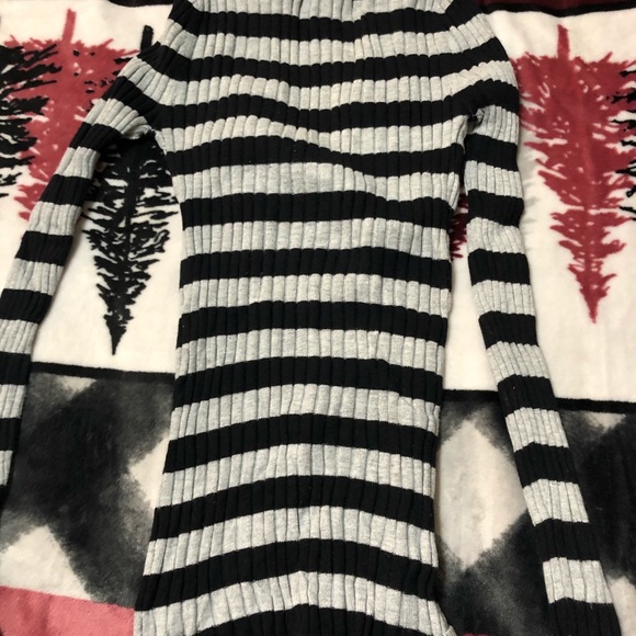 Rue 21 black n white sweater - Picture 3 of 3